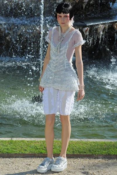 Look 50
